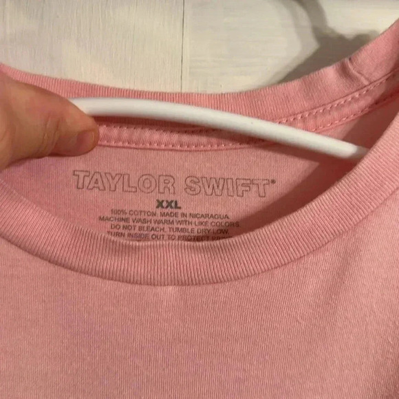 RARE TAYLOR SWIFT Official Merch Lover Era Concert Tour T-Shirt Lightning Bolt - Picture 4 of 7